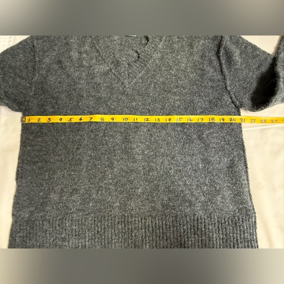 MAGASCHONI Gray V-Neck shark bite trim Sweater size S - Picture 11 of 12